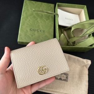 Gucci GG Marmont Card Case Calfskin Leather Wallet in Oatmeal